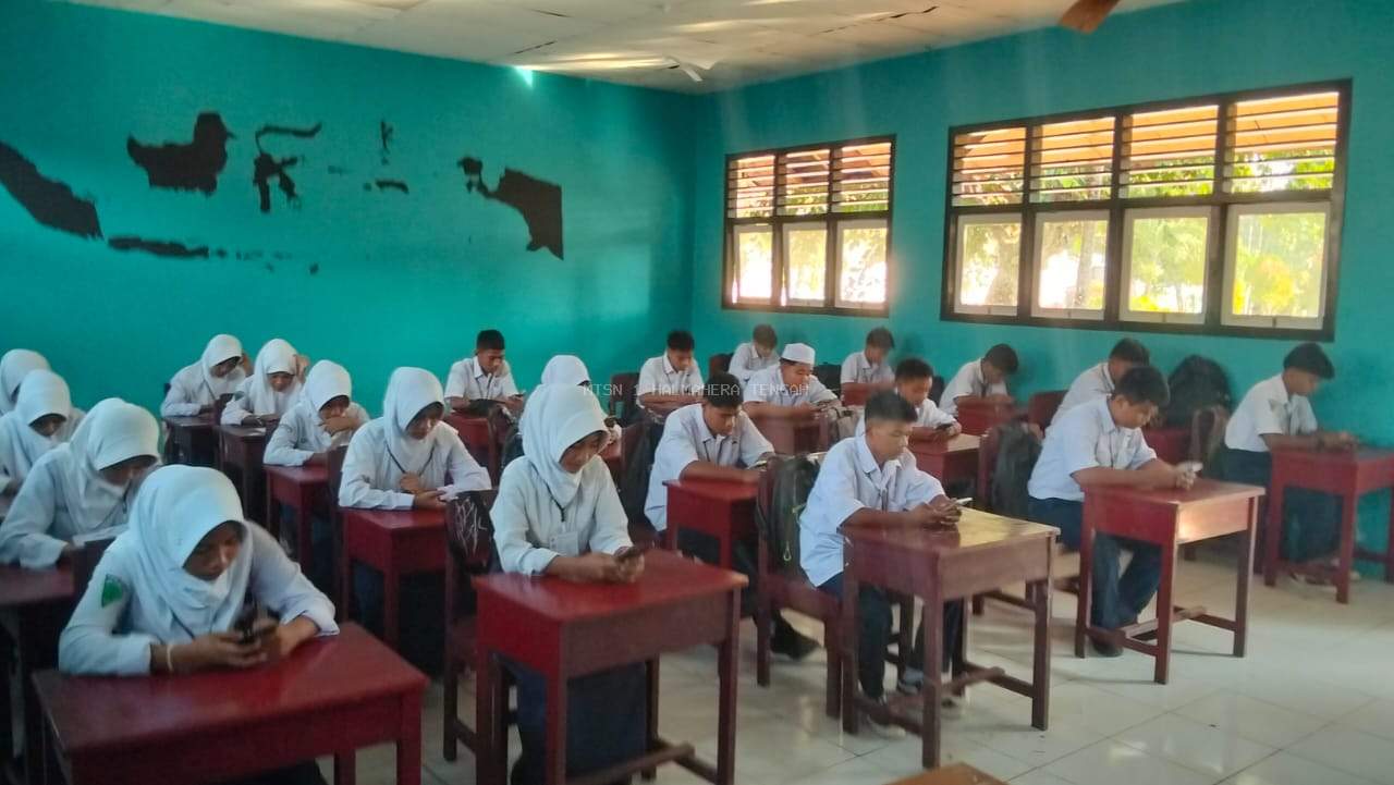 Simulasi Ujian Madrasah Berbasis Komputer (UMBK) T.A 2024-2025 Tahap II  MTsN 1 Halteng